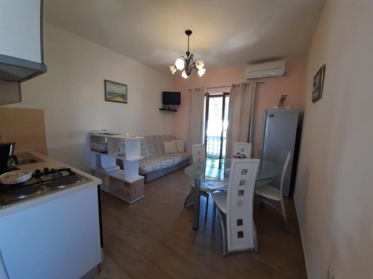 Apartman Barbir Sukosan Exterior photo